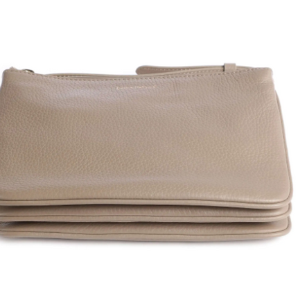 coccinelle-umhängetasche-trinity-taupe 4