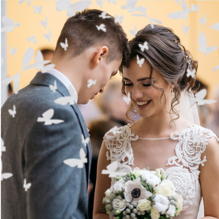 konfetti-shooter-weiße-schmetterlinge-5-stück-hochzeit 2